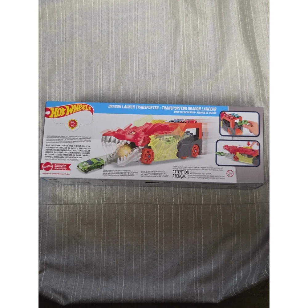 Hot Wheels City Dragon Launch Transporter Red Dragon Car Hauler with 1 Car NEW